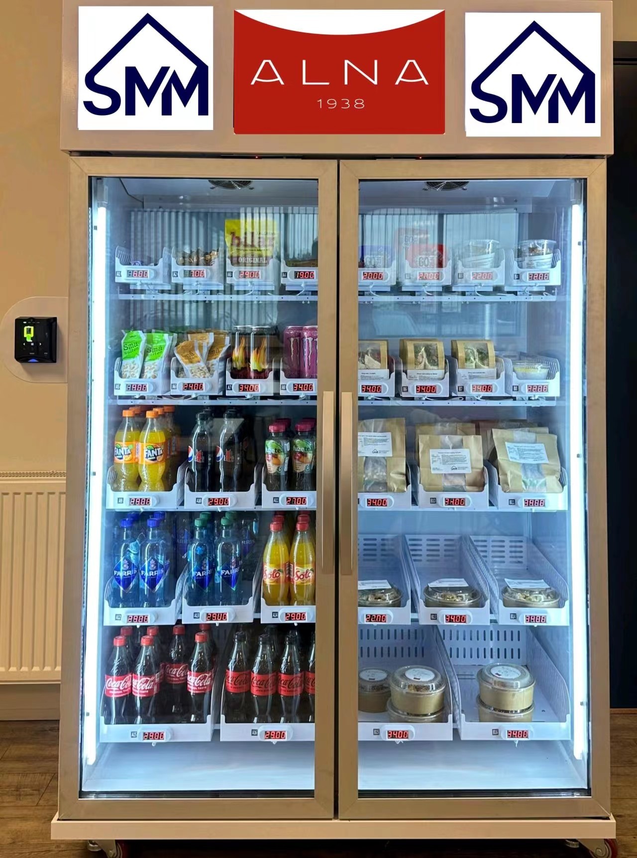 mais recente caso da empresa sobre Máquina de venda automática esperta do refrigerador para vender o petisco e a bebida em Noruega