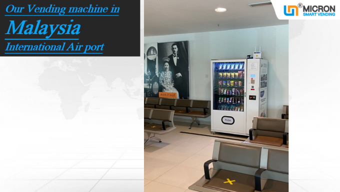 petisco e máquina de venda automática da bebida no aeroporto de Malásia