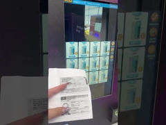 Máquina de venda de cigarros eletrônicos com leitor de cartões de verificação de idade