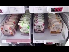 Máquinas de venda automática congeladas que vendem a carne e o gelado com um sistema de pagamento sem contato em Singapura