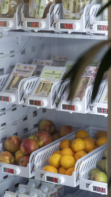 a garra fria esperta N da bebida da garrafa de vidro da máquina de venda automática do refrigerador 240V vai refrigerador